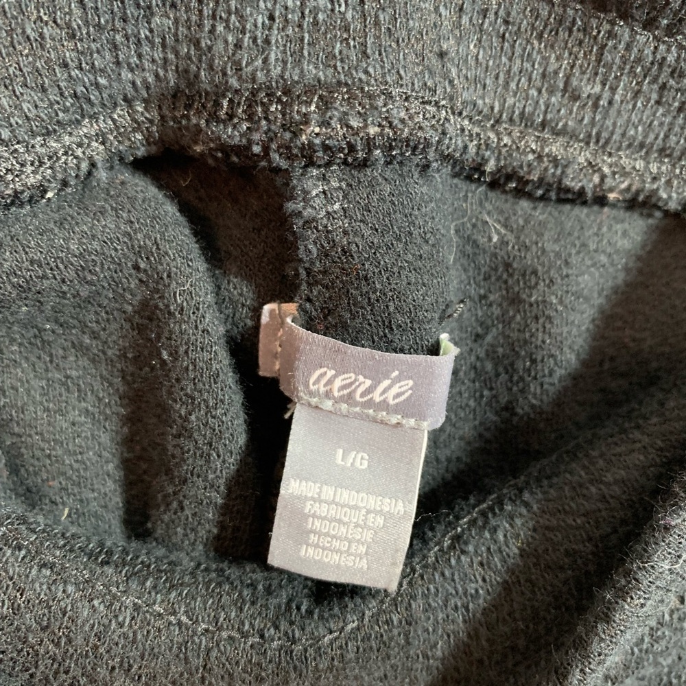 Aerie, size large joggers with zipper pockets - Picture 4 of 5